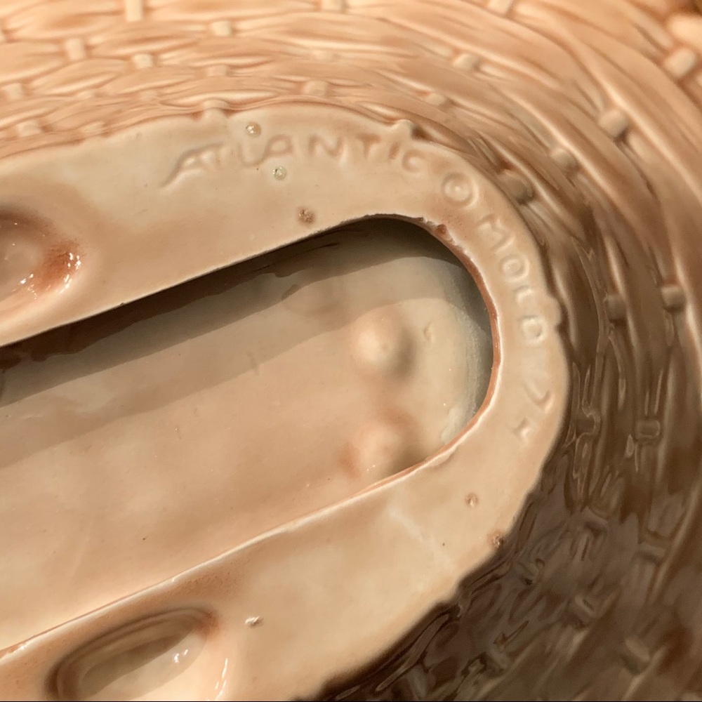 Atlantic Molds 1974 Ceramic Spring Basket - Picture 9 of 10